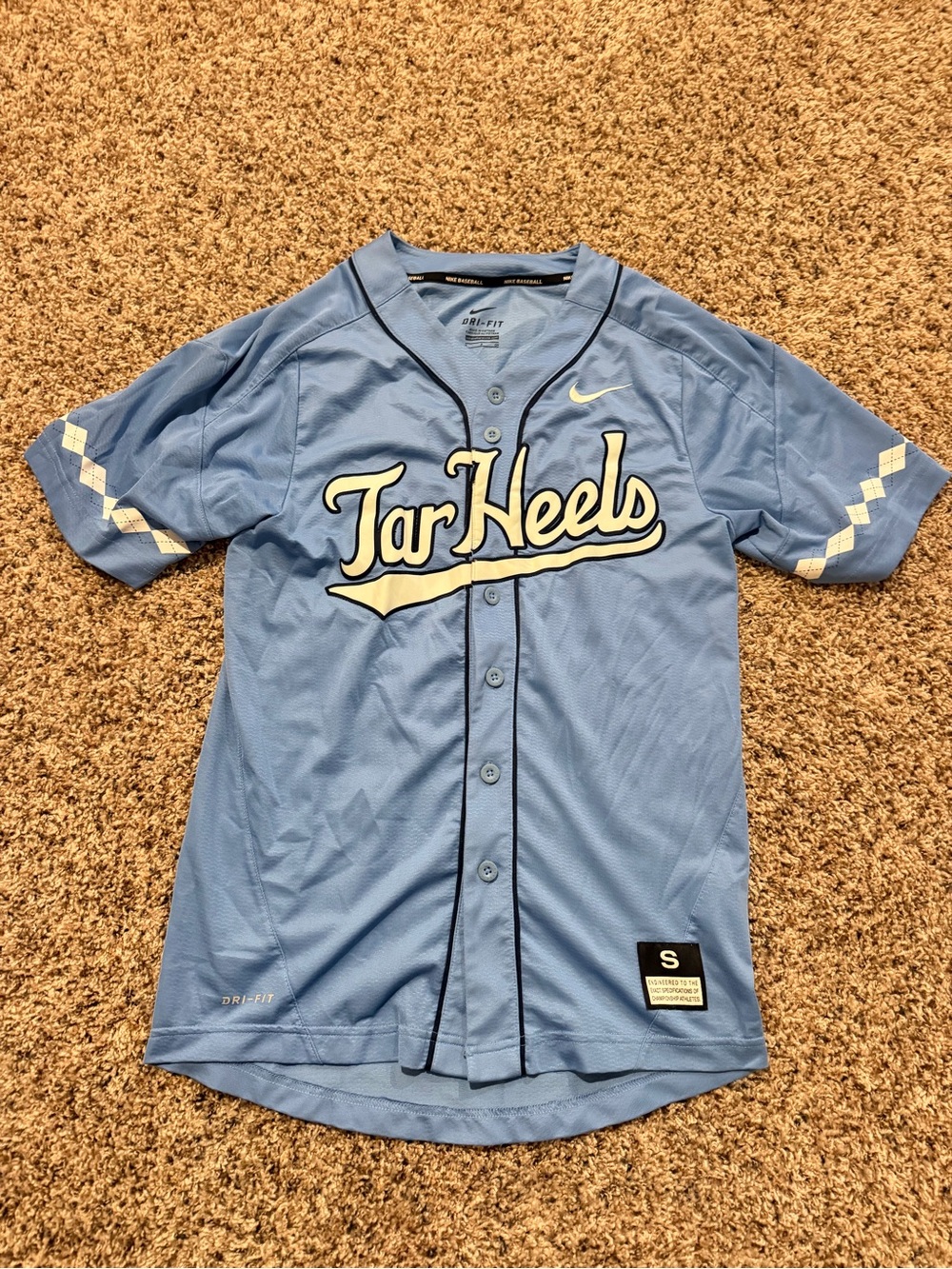 Nike North Carolina Light Blue Tar Heels Full Button Baseball Jersey, Small NWOT